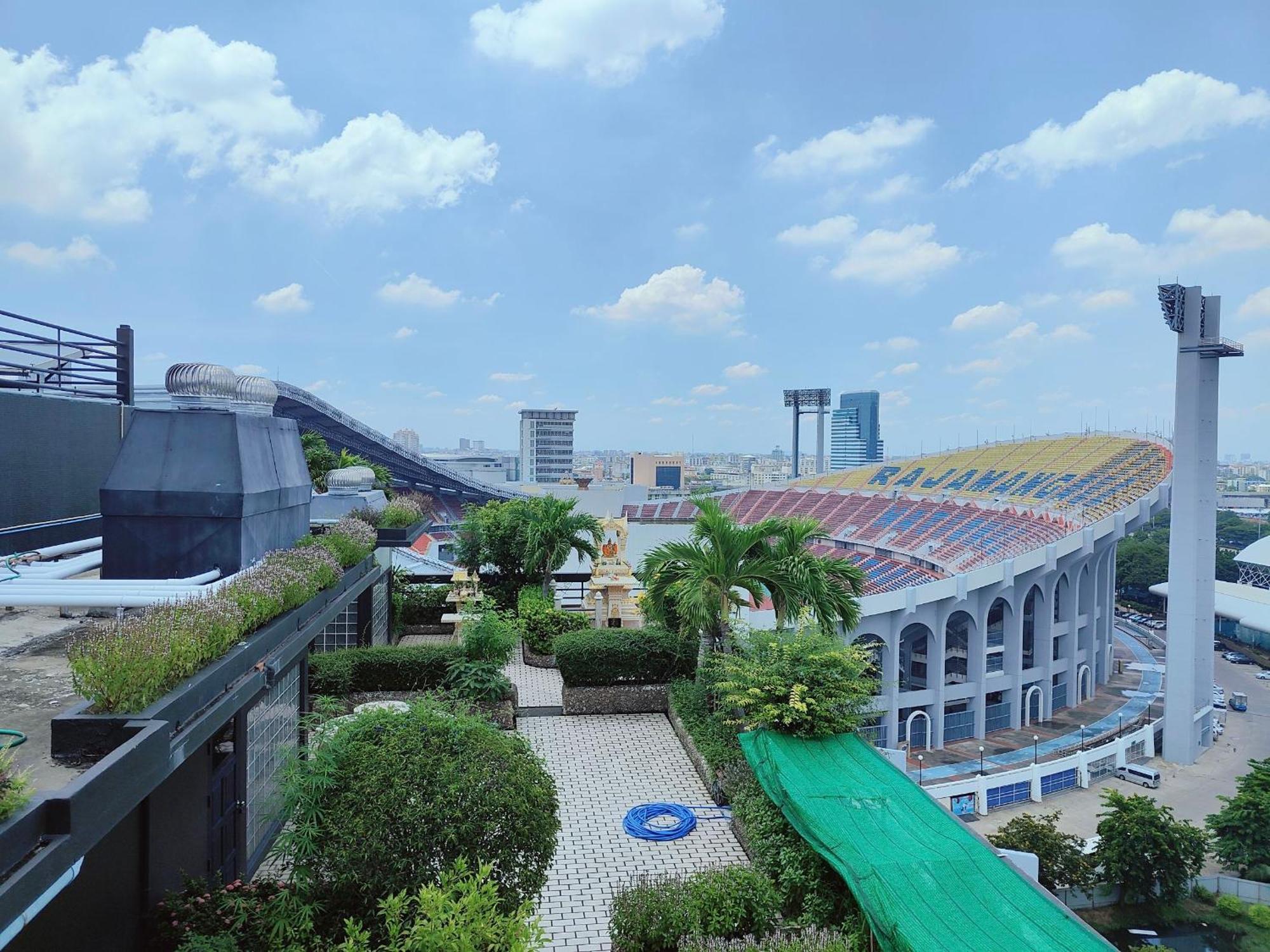 Bangkok Inter Place Hotel Exterior photo