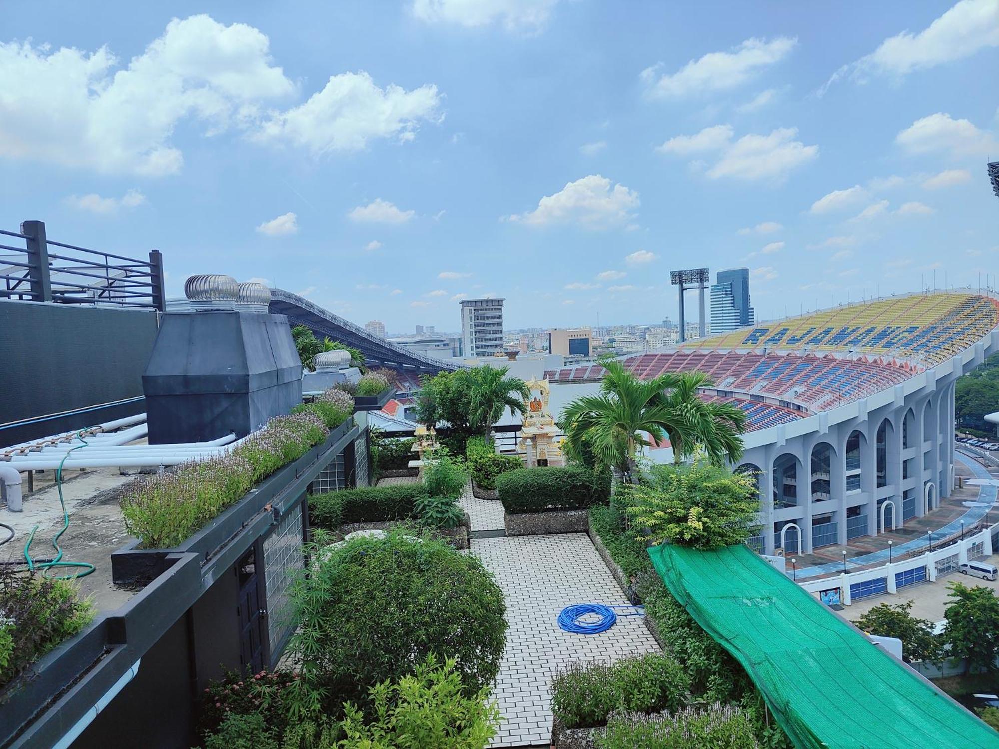 Bangkok Inter Place Hotel Exterior photo